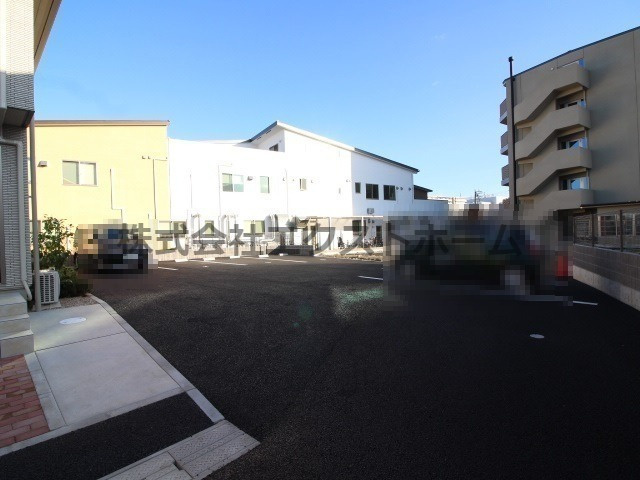 ラシーネ洛楽の駐車場