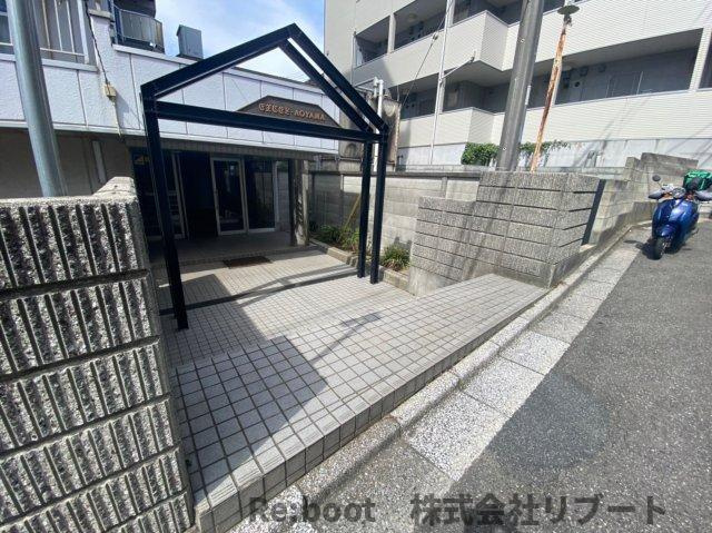エクセル青山のエントランス