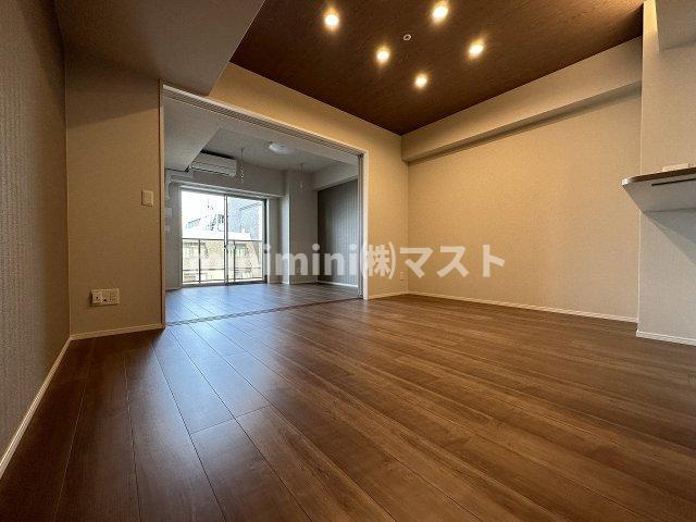 リアライズ天満橋の居間・リビング