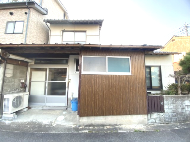 上塩冶町　戸建ての外観|勝手口（北側）　駐車場から近い出入口です。