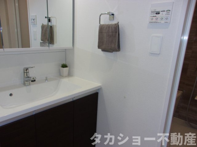 【独立洗面台】 | ダイアパレス蘇我 | 朝の支度にも助かる、独立の洗髪洗面化粧台