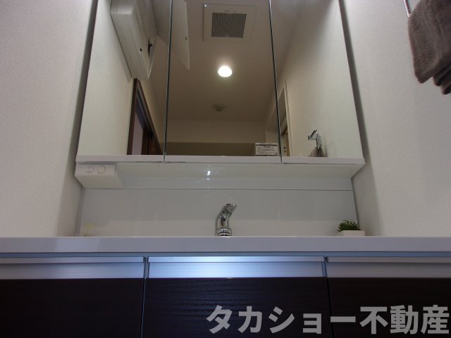 【独立洗面台】 | ダイアパレス蘇我 | 独立洗面台、小物を置くことができて便利です