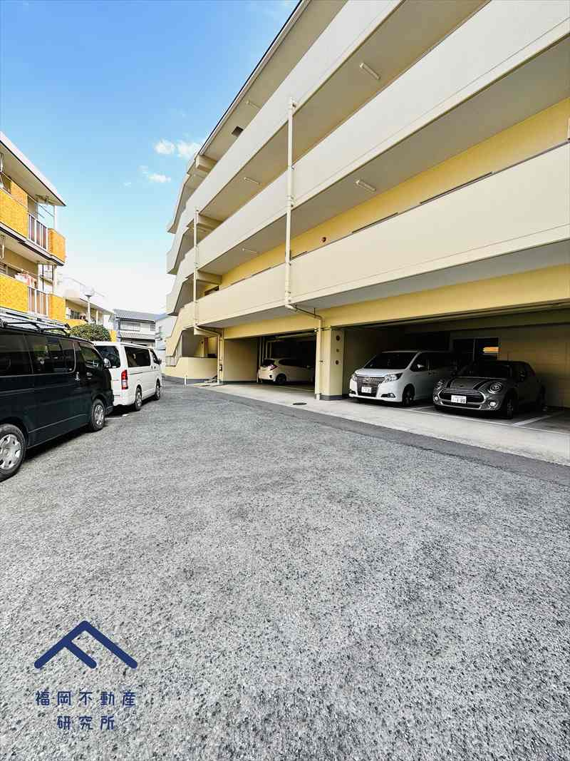 オリエントハイツ小笹A棟の駐車場