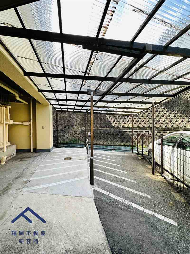 オリエントハイツ小笹A棟の駐車場