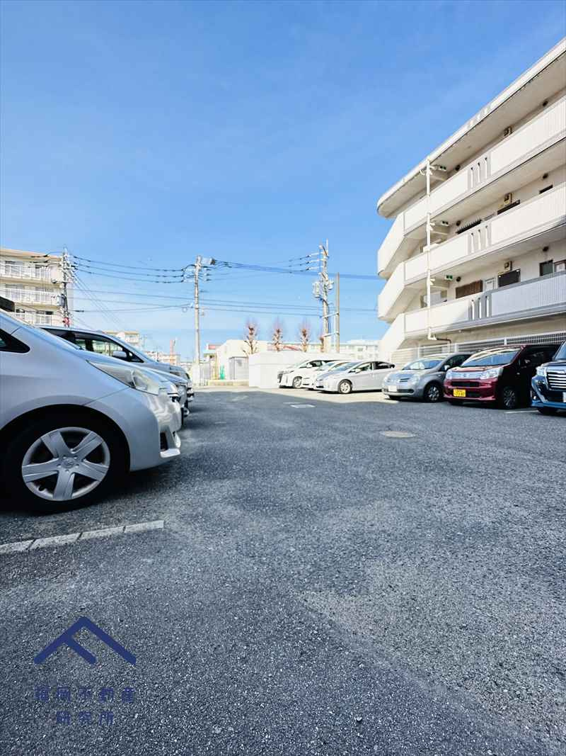ハイツ室見の駐車場