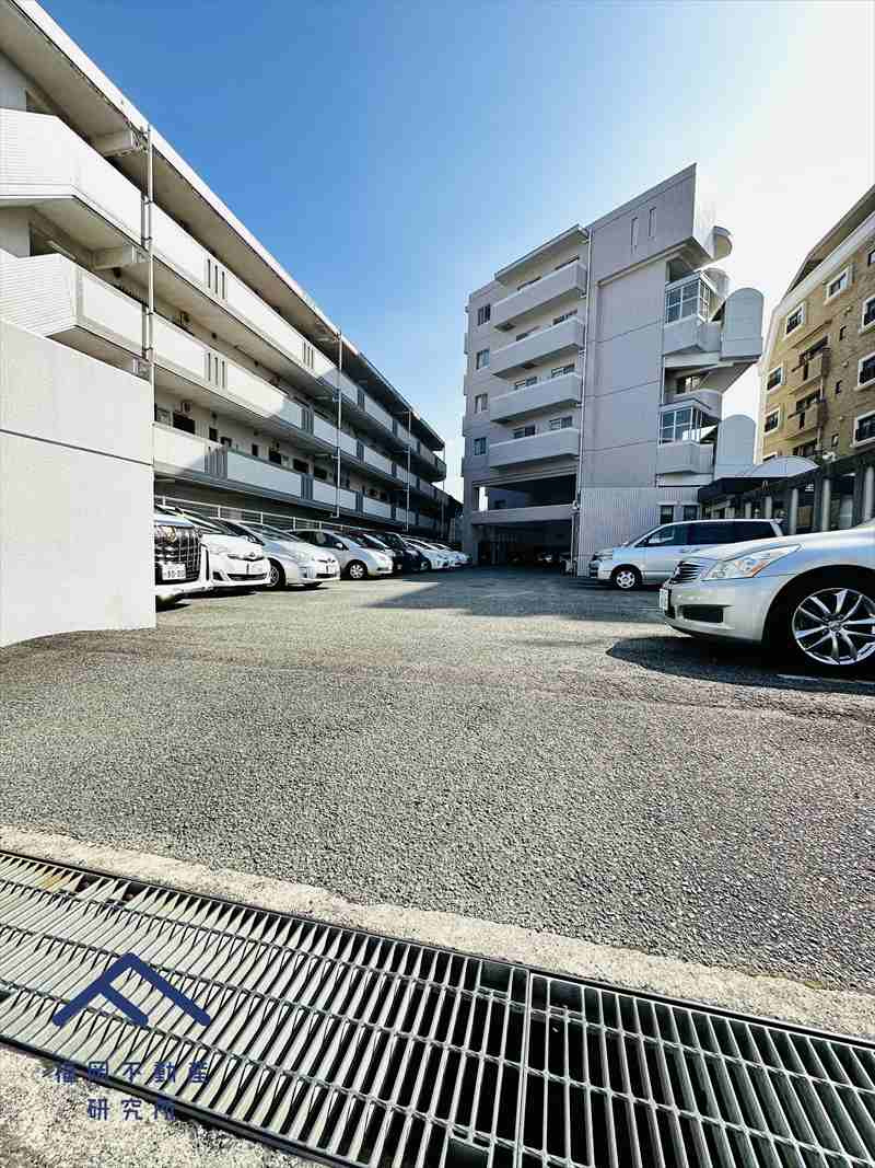 ハイツ室見の駐車場