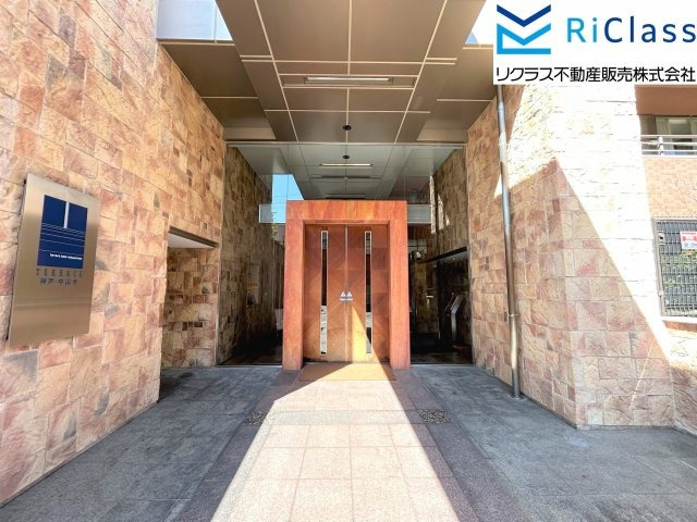 テラス神戸・中山手のエントランス|落ち着いたエントランスです