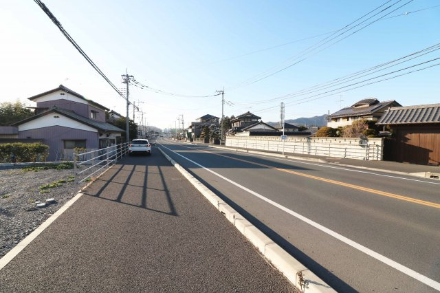 足利市寺岡町の売地の前面道路含む現地写真
