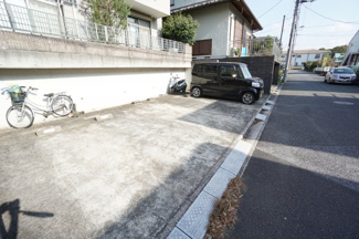 【駐車場】