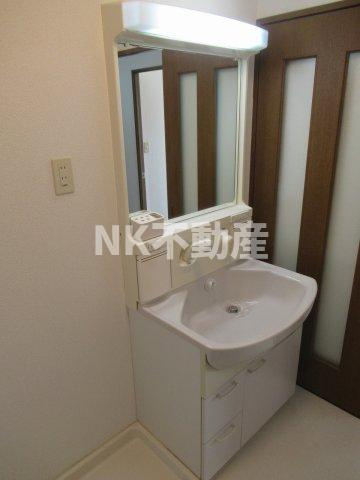 【洗面所】 | アンソレイエ（吉田賃貸） | 広い洗面スペース