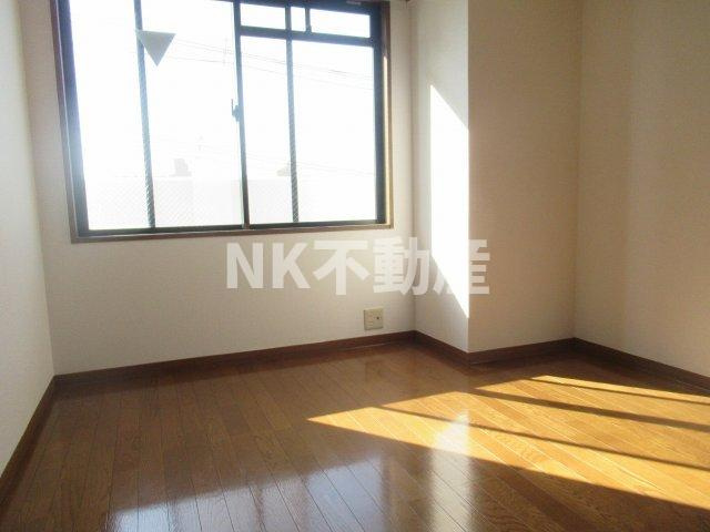 【寝室】 | アンソレイエ（吉田賃貸） | 落ち着いた色調の寝室です