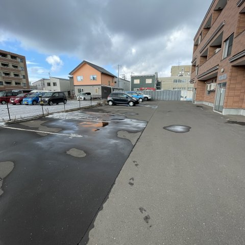 ラフィーネ東町５の駐車場