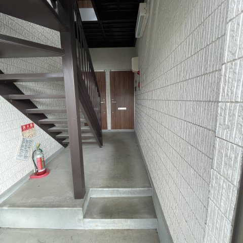 ラフィーネ東町５のエントランス