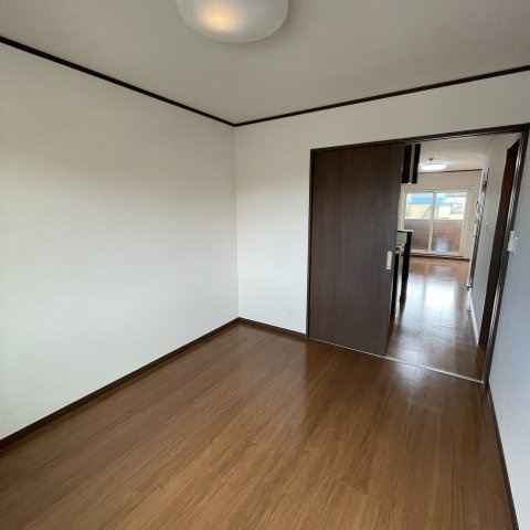 ラフィーネ東町５の洋室