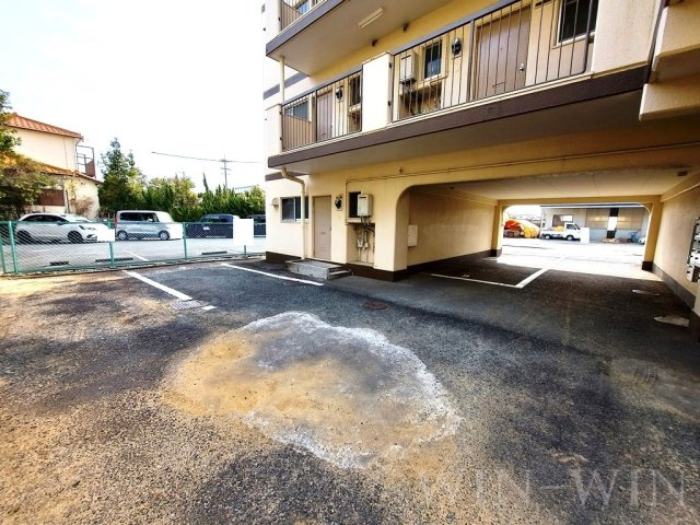 シャトー道の駐車場