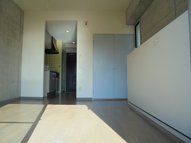 エトワール弥生町の居間・リビング|こちらのリビングで趣味の時間をお楽しみください