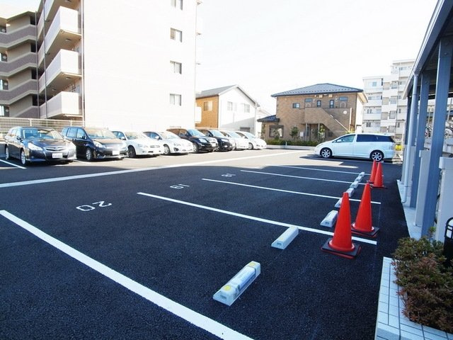 オーチャードの駐車場