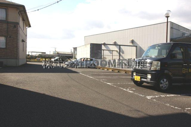 シャルマンコートの駐車場|駐車場があるので、車を買う予定の方も安心です