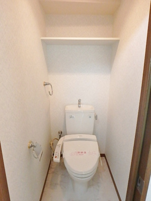 温水洗浄便座がついています。