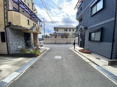 【前面道路含む現地写真】 | 雁屋南町中古一戸建て | 前面道路幅員約4.6ｍです。