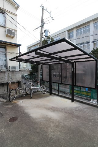 美山台ハイツの駐車場