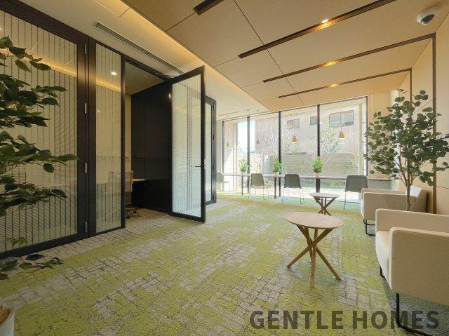 ブライトクロス博多 SOUTHのその他共用部分|共用部の広々としたスタディスペース
お子様の勉強スペースや気分を変えてお仕事、読書などができます