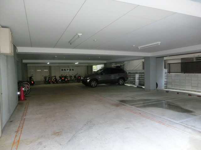 メゾネット・フジの駐車場