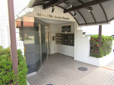 【エントランス】 | 中古マンション　アーバンヒルズ石和リゾート　 | 落ち着いたエントランスです