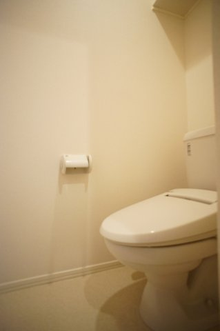 【トイレ】 | メゾン・フレーヌ | 暖房洗浄便座付トイレです（写真は他室です）