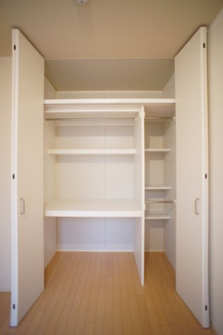 【収納】 | メゾン・フレーヌ | 洋室内の機能的クローゼットです（写真は他室です）