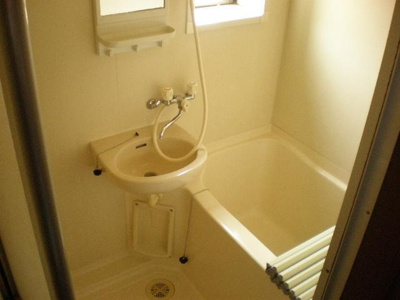 【浴室】 | アベニール | なんと言ってもバストイレ別ですね