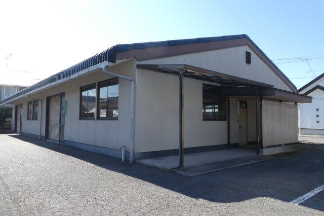 倉敷市中島の倉庫の外観