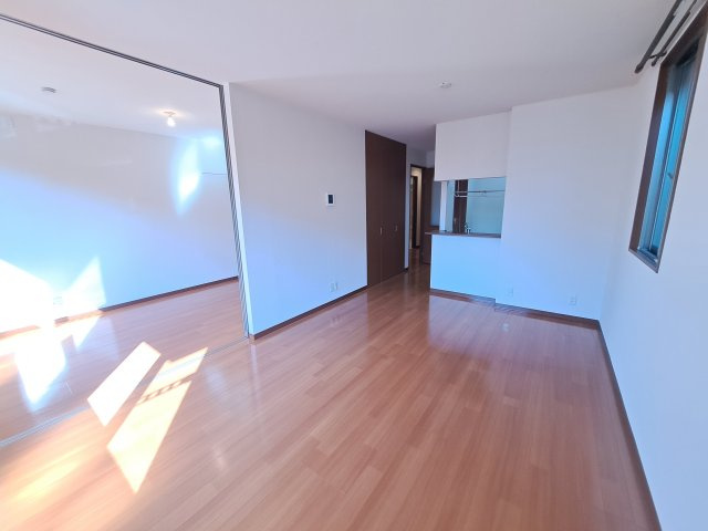 シャルマングルーの洋室