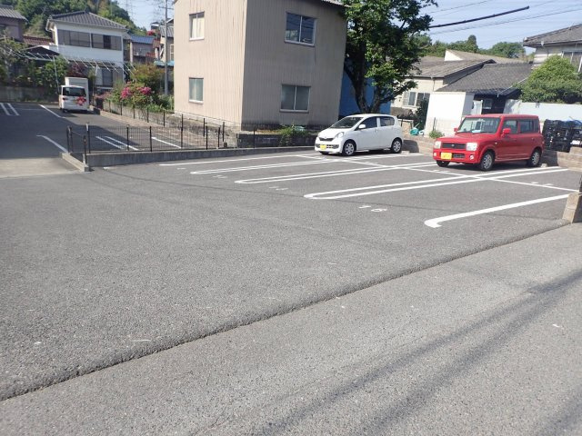 グランディールの駐車場