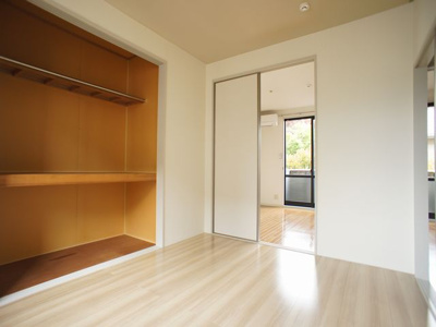 【収納】 | ラフォーレ・秋桜C | 充実収納付きの洋間です♪