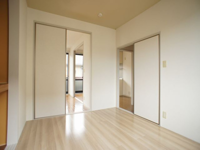 【子供部屋】 | ラフォーレ・秋桜C | お部屋が広く使える充実収納付きです♪