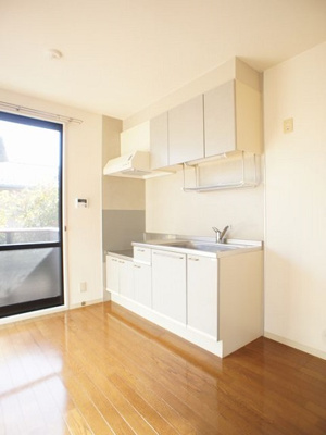 【キッチン】 | ラフォーレ・秋桜C | 便利な吊戸棚が付いています♪