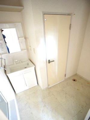 【独立洗面台】 | ラフォーレ・秋桜C | 洗面化粧台と洗濯機置き場があります♪