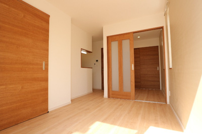 【居間・リビング】 | Grandtic フローラ | 別号室の写真になります。現況優先。