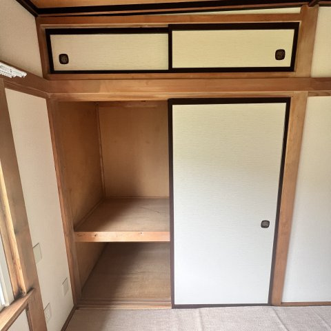 室蘭市母恋南町３丁目１５－９戸建の収納