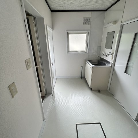 室蘭市母恋南町３丁目１５－９戸建の洗面所