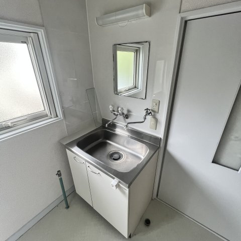 室蘭市母恋南町３丁目１５－９戸建の洗面所
