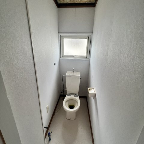 室蘭市母恋南町３丁目１５－９戸建のトイレ