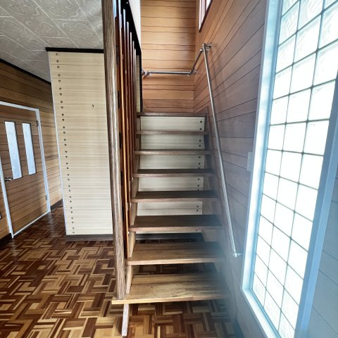 室蘭市母恋南町3丁目15-9戸建の玄関