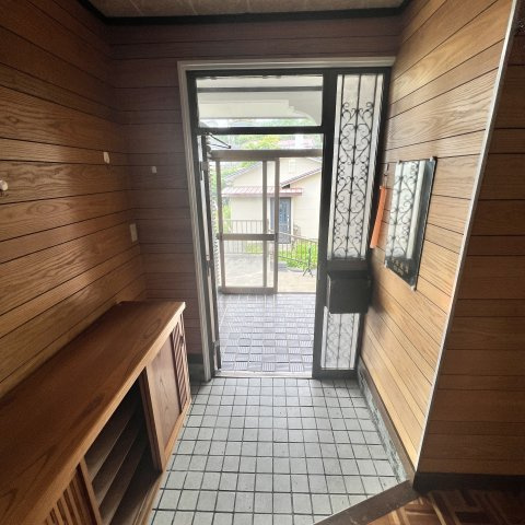 室蘭市母恋南町３丁目１５－９戸建の玄関