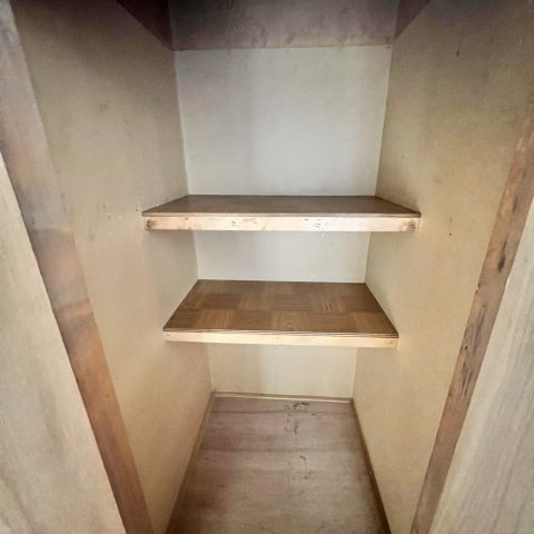 室蘭市母恋南町３丁目１５－９戸建の収納