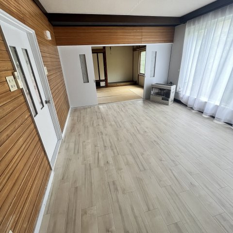 室蘭市母恋南町３丁目１５－９戸建の居間・リビング