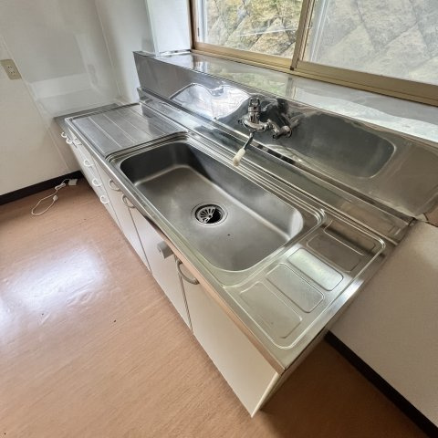 室蘭市母恋南町3丁目15-9戸建のキッチン