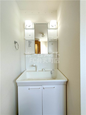 【洗面所】 | 第２共栄マンション | 忙しい朝には欠かせない洗面所です