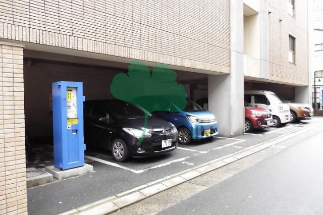 リファレンス博多駅前の駐車場